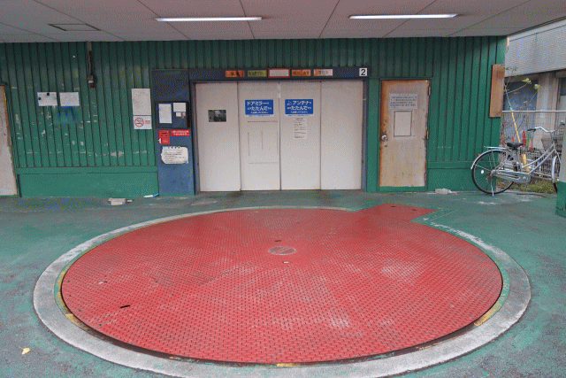 新型Eクラスは立体駐車場に入るか